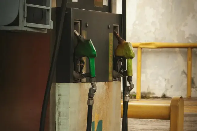 Gorivo poskupljuje, a farmer plaća: Kako globalna kriza udara na proizvodnju mlijeka?